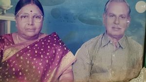 புத்தகங்களில் பாடமெடுத்த தலைமையாசிரியை! இறப்புக்குப் பின் புத்தகமாகவே ஆனார்! கிருஷ்ணகிரி நெகிழ்ச்சி!