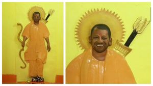 வில் அம்பு சகிதமாக யோகி ஆதித்யநாத் சுவாமிகள் ஆலயம்.. உ.பி. பாஜக தொண்டர் கட்டிய கோவில்! 