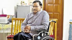 5 வருட சிறைக்கு பின்.. உபா சட்டத்தின் கீழ் கைது செய்யப்பட்ட பேராசிரியர் ஜி.என் சாய்பாபா விடுதலை 