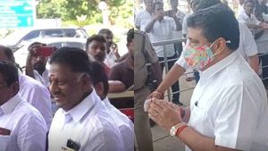  ஒரே விமானம்.. ஒன்றாக வந்த முன்னாள், இந்நாள் நிதியமைச்சர்கள்! குவிந்த பிடிஆர், ஓபிஎஸ் தொண்டர்கள் 