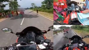  நம்மூர்லயாவது ரோட்டு சைடுல நின்று கையசைப்பாங்க.. பீகாரில் குறுக்கே கயிறே கட்டுறாங்களாம்.. பரிதாபம்