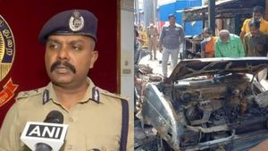வேறு இடத்தில் வெடிக்க வைக்க திட்டம்? கூட்டுசதியில் யார் யாருக்கு கனெக்‌ஷன்? கோவை ஆணையர் பகீர் தகவல்!