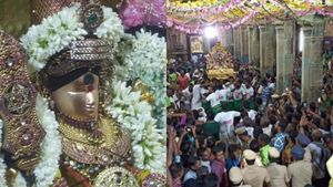 துள்ளி வந்த வேல்..கையில் வாங்கிய சிக்கல் சிங்கார வேலர்..ஆறாக பெருகிய வியர்வை..விண்ணை எட்டிய அரோகரா 
