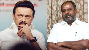 கோவை கார் வெடிப்பு.. ”முதல்வரே” எதிர்க்கட்சிகளின் கேள்விக்கு பதில் பேசுங்கள்.. ஆர்பி உதயகுமார்!