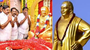இது வேலைக்கு ஆகாது.. தங்க கவச விவகாரத்தில் ‘தேவர்’ குடும்பம் எடுத்த அதிரடி முடிவு! ஷாக்கான அதிமுக! 