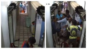 நிலத்தகராறு: அரசு மருத்துவர், தாய் மீது திமுக நிர்வாகி கடும் தாக்குதல்.. பரபரப்பை கிளப்பிய வீடியோ! 