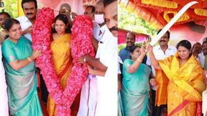 கனிமொழிக்கு தனித்தனியாக வரவேற்பு தந்த அமைச்சர்கள்! இது தூத்துக்குடி ஸ்டைல் பவர் பாலிடிக்ஸ்! 