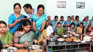 இன்னைக்கு ஒரு புடி! எல்லோரும் வாங்க! ஓலைப்புட்டு -இலங்கை தமிழர் பாரம்பரிய உணவுகளை சாப்பிட்ட கனிமொழி! 