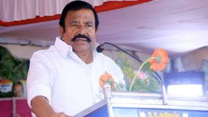 வெட்கததை விட்டு சொல்கிறேன்.. தமிழக அரசு அதிகாரிகள் மத்திய அரசுக்கு பயப்படுகிறார்கள்- அமைச்சர் நேரு 