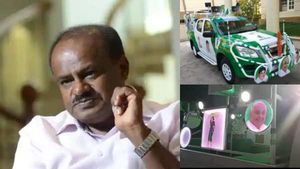 கர்நாடக சட்டசபை தேர்தல்! குமாரசாமிக்காக கோவையில் தயாராகும் பிரச்சார வேன்! குவியும் ஆர்டர்கள்! 