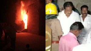 மதுரை அழகர் கோவிலில் பயங்கர தீ விபத்து.. ‘அதிர்ச்சி’ - உடனே ஸ்பாட்டுக்கு விரைந்த அமைச்சர், கலெக்டர்! 