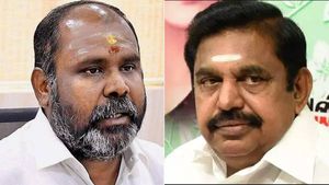 சொன்ன வேலையைக் கூட ஒழுங்கா முடிக்கலையே? சீறிய எடப்பாடி & கோ! ஓரம் கட்டப்படுகிறாரா ஆர்பி உதயகுமார்? 