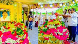 வீரபாண்டி ராஜா நினைவிடத்தில் பாமக எம்.எல்.ஏ.அருள்! நன்றி மறவாத நல் உள்ளம்! நெகிழ்ந்த குடும்பத்தினர் 