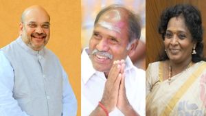 கைமீறி போயிடுச்சே.. யாருங்க முதல்வர்? பாதியில் வெளியேறிய ரங்கசாமி.. புதுச்சேரியை 
