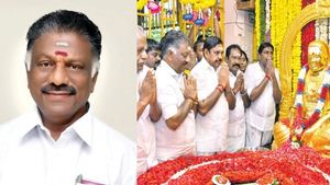 முத்துராமலிங்க தேவர் குரு பூஜை.. தங்க கவசத்திற்கு உரிமை கோரி ஓபிஎஸ் தரப்பு மனு 