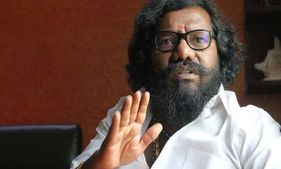 சட்டசபை உள்ளே வேளாண் தனி பட்ஜெட்.. வெளியே நிலத்தில் ரியல் எஸ்டேட் லேஅவுட்.. எகிறி அடிக்கும் கருணாஸ் 