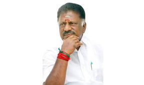 திடீரென எமோஷன் ஆன ஓபிஎஸ்! அப்படியே உள்ளே போய் அமர்ந்து.. அடுத்து நடந்த சம்பவம்! உற்று பார்த்த ஓபிஎஸ் 