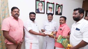முத்துராமலிங்கத் தேவர் ஜெயந்தி விழா! பசும்பொன்னில் அன்னதானத்தை தொடங்கி வைக்கும் ஓ.பன்னீர்செல்வம்! 