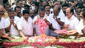 அதிமுகவில் இருந்து திமுகவுக்கு ‘டைவ்’ அடிக்க தயாராகும் முக்கிய புள்ளி.. அதிர்ச்சியில் ஓபிஎஸ்! ஓஹோ! 