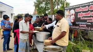 சூரிய கிரகணத்துடன் சூடான கோழிக்கறி - கோவையில் தபெதிக விருந்து! சுவைத்து சாப்பிட்ட மக்கள் 