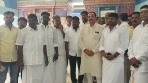 பசும்பொன் முத்துராமலிங்க தேவர் நினைவிடத்தில் பிரதமர் மோடியின் சகோதரர் - பாஜகவினர் உற்சாக வரவேற்பு!