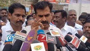 எடப்பாடிக்கு ஒரே அவசரம்! ஆனால்..  அது மட்டும் முடியாது! அதிமுக ஒன்னு சேரனும்! துரை வைகோ அட்வைஸ்! 