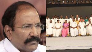 ஓபிஎஸ் உடன் இணைந்த மாஜி.. திரண்டுவந்த படை.. தங்கமணி கோட்டையில் தட்டித் தூக்கிய பன்னீர் டீம்! போச்சா? 