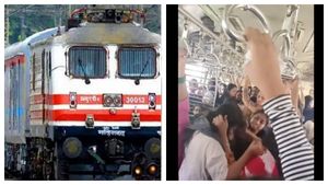 லோக்கல் டிரெயினில் 'பாக்சிங்'.. தலை முடியை இழுத்து அடித்து குத்துவிட்ட பெண்கள்.. ஷாக் வீடியோ! 