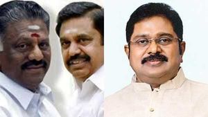 சந்தி சிரிக்கிறது.. இபிஎஸ் - ஓபிஎஸ் மீண்டும் சேரணுமா? ’அவங்க’ மனசு வைக்கனும்! தடாலடி டிடிவி தினகரன்! 