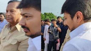 முலாயம்சிங் இறுதி நிகழ்வில் திமுகவின்  டி.ஆர்.பாலு, உதயநிதி ஸ்டாலின் பங்கேற்பு- அகிலேஷுக்கு ஆறுதல்! 