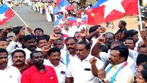 ஆர்எஸ்எஸ்க்கு போட்டி.. புதுச்சேரியில் மதநல்லிணக்க மனித சங்கிலி -மின்துறை தனியார்மயத்துக்கு எதிர்ப்பு