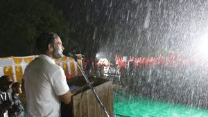 மகாத்மா காந்தியை கொன்ற சித்தாந்தம்! அடாத மழையிலும் விடாத ராகுல் காந்தி! மிரண்டு போன கர்நாடகா! 