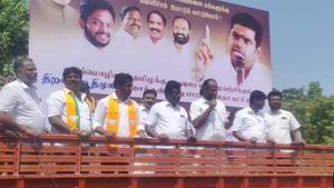 அமைச்சரிடம் கெட்ட வார்த்தையில் திட்டு வாங்குறது தான் வேலை.. அசிங்கமா இல்ல? - பாஜக லீடர் பரபர பேச்சு! 