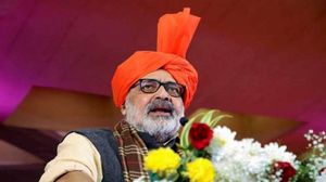 'லவ் ஜிகாத்' ஒரு தீவிரவாதம்.. இப்படியே போனால் சனாதனம் அழிந்துவிடும்.. மத்திய அமைச்சர் சர்ச்சை பேச்சு! 