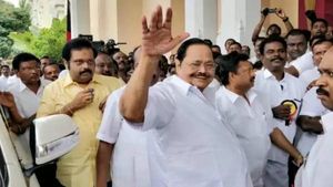  தடுமாறிய அமைச்சர்! தாங்கிப்பிடித்த மகன்! பதறிய திமுக நிர்வாகிகள்! பின்னணி காரணம் என்ன? 