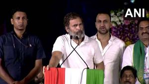 காங்கிரஸை கழற்றிவிட்டு மெகா கூட்டணிக்கு முயற்சித்த தெலுங்கானா முதல்வர் கேசிஆரை விளாசிய ராகுல்! 
