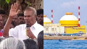 சபாநாயகர் அப்பாவு திடீர் தர்ணா போராட்டம்.. கூடங்குளம் அணுமின் நிலையத்தில் பரபரப்பு! 