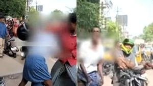 எங்கே போகிறது மதுரை.. கல்லூரி மாணவிகளிடம் அத்துமீறல்.. தட்டி கேட்ட தந்தைக்கு மகள் கண்முன்பே உதை