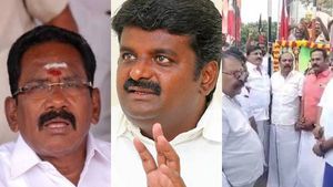 செல்லூர் ராஜு வர்றாரு..விஜயபாஸ்கர் வர்றாரு!  பட்டியலை வாசித்த மருது அழகுராஜ்! பரபர அதிமுக! 