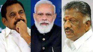 செம ட்விஸ்ட்.. மோடியை வரவேற்க.. ஒன்றாக நின்ற எடப்பாடி - ஓபிஎஸ்.. மதுரை ஏர்போர்ட்டில் நடந்தது என்ன? 