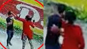 'புரூஸ்லி' போல பறந்து.. மோசமாக தாக்கிய திருநங்கைகள்! இளைஞரிடம் செல்போன் பறிப்பு! அலறும் தூத்துக்குடி 