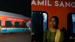 காசி தமிழ் சங்கமம்..ராமேஸ்வரத்தில் இருந்து  புறப்பட்ட ரயில்..கங்கையில் நீராட கிளம்பிய பயணிகள் 