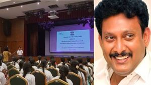 அமைச்சர் அன்பில் மகேஷை கவுரவித்த துபாய் இந்திய தூதர்.. அரசு பள்ளி மாணவர்களுக்கு தேநீர் விருந்து.. 
