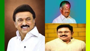 டேஞ்சரா போச்சே.. பாஜகவில் ஓபிஎஸ்ஸா?.. அந்த 25 தொகுதிகள்.. திமுகவுக்கு உதவிய டிடிவி தினகரன்: லட்சுமி 