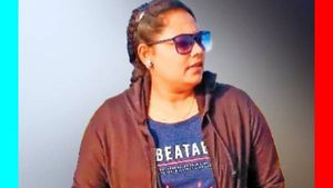 கிட்ட நெருங்கி 