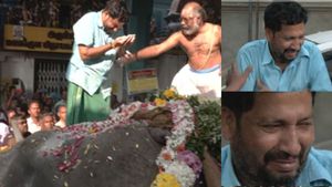 லட்சுமி.. லட்சுமி.. யானையை பிடித்துக்கொண்டு கதறி அழுத பாகன்.. கலங்கிய மக்கள்! இதுதான் உண்மையான அன்பு 
