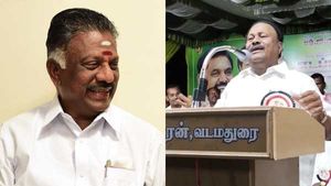 வைர கவசமே கொடுக்கலாமே! ஓபிஎஸ் தேவரின் வாரிசா? வெள்ளிக் கவசத்தை யார் கேட்டது? கொந்தளித்த அதிமுக மாஜி! 