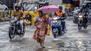 கடலூர், பெரம்பலூர் உள்பட 4 மாவட்டங்களில் அடுத்த 2 மணி நேரத்திற்கு மழைக்கு வாய்ப்பு.. வானிலை மையம் 