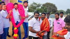 50 கார்கள்! ஆளுயர ரோஜாப்பூ மாலைகள்! ராமநாதபுரம் எல்லை டூ தேர்போகி! ராஜீவ் காந்திக்கு கூடிய கூட்டம்! 