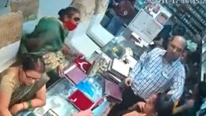 பாக்கதான் பாட்டி.. ஆனா தொழில்ல கில்லாடி! ரூ.6 லட்சம் மதிப்பிலான நகையை ஸ்கெட் போட்டு தூக்கிய மூதாட்டி 
